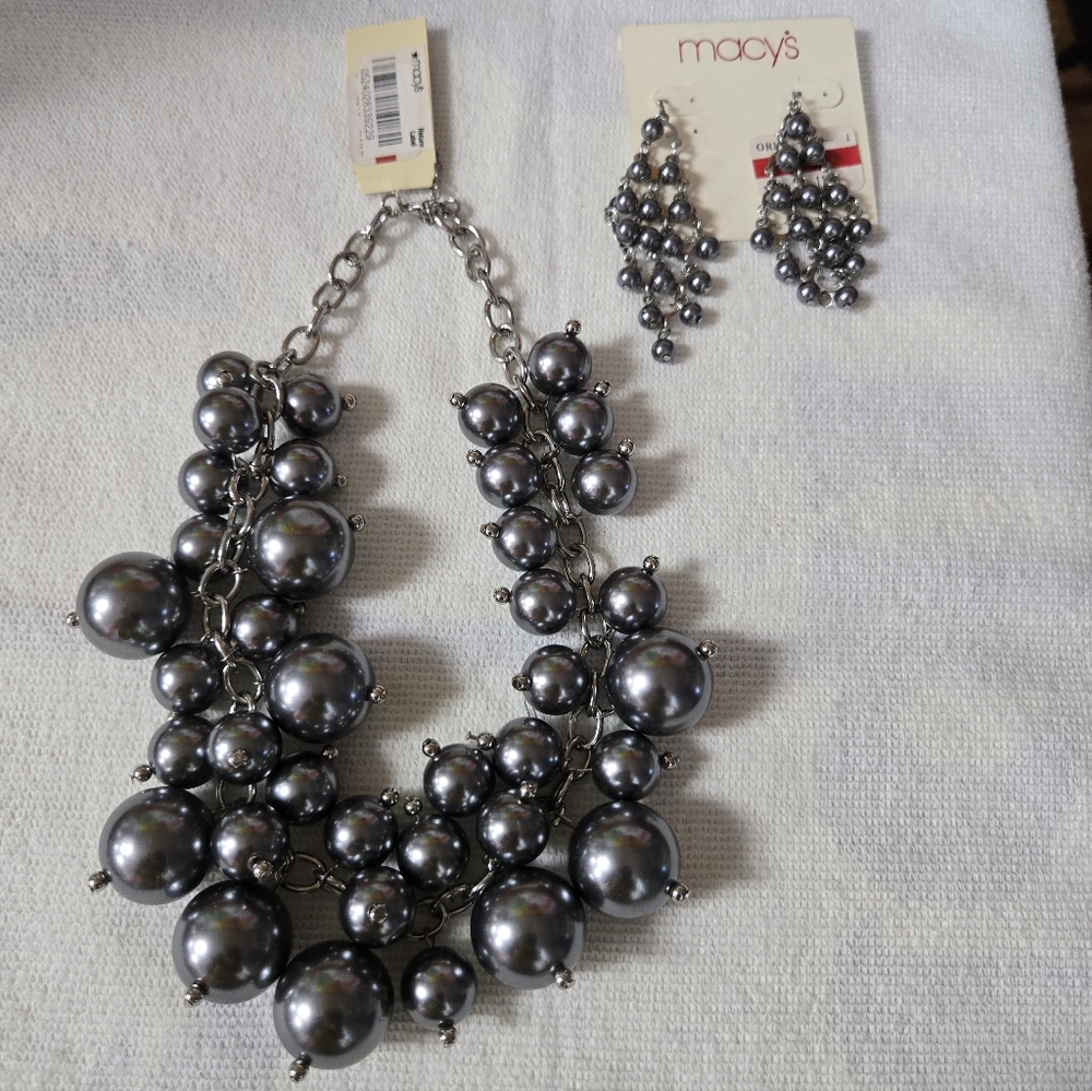 Chic Silver Pearl Necklace and Earring Set